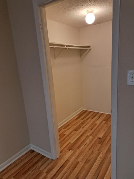 Building Photo - 872 Deerwood Ln