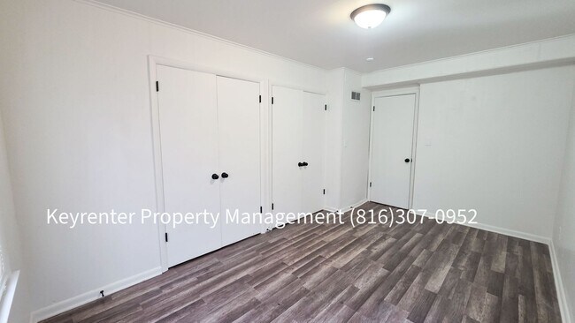 Building Photo - 1512 W College St