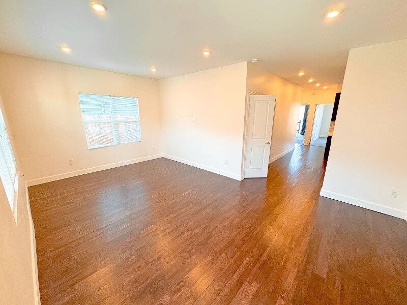 Building Photo - 835 35th St