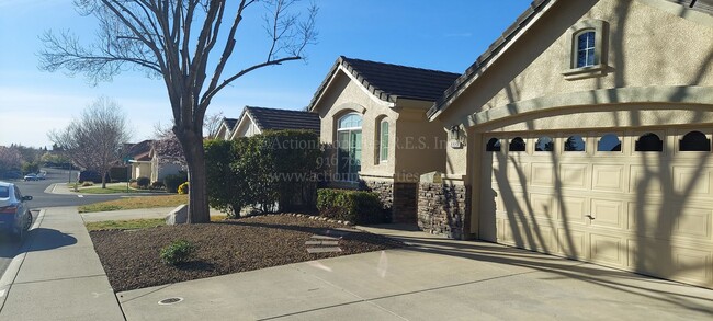 Building Photo - Rocklin  Highland Park  3 bedroom 2 bathroom, Great Room Floor Plan with Tile Flooring,  Fenced Yard