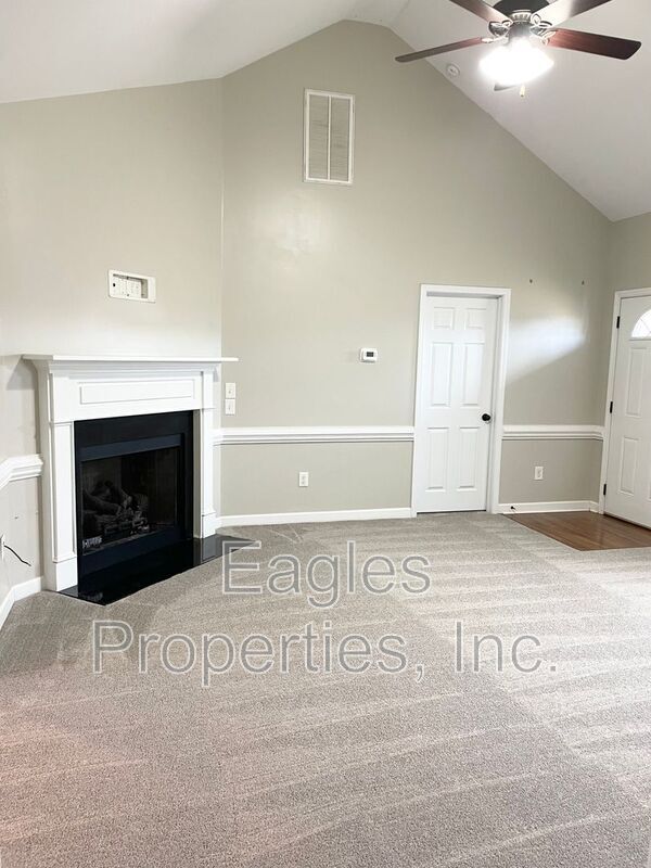 Building Photo - 117 Kenison Way