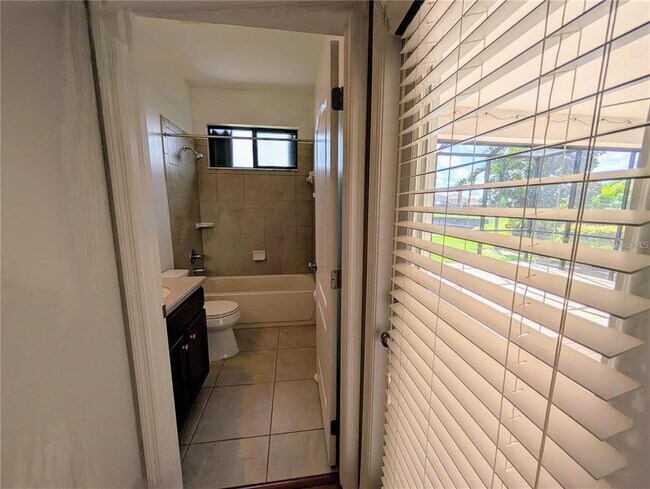 Building Photo - 5303 Moon Shell Dr