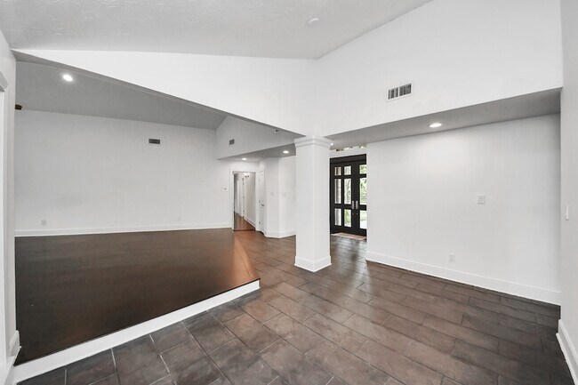 Building Photo - 4126 Pecan Bend Dr