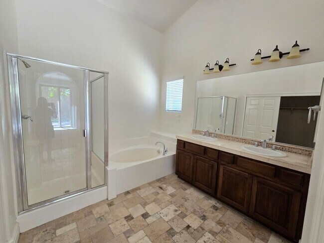 Building Photo - Rhodes Ranch Single Story Rental