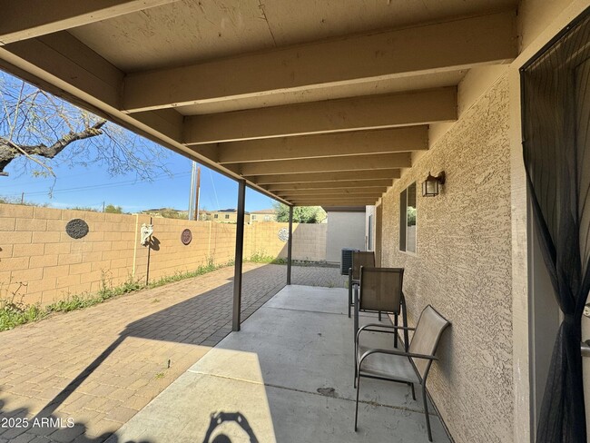 Building Photo - 1838 E Anderson Dr