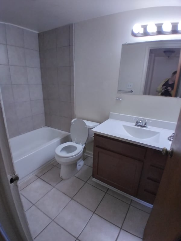 Building Photo - 3300 Kenmore Rd