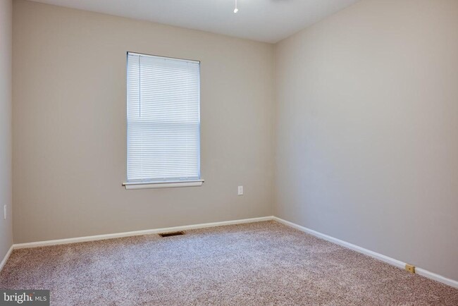 Building Photo - 203 Waverly Ct