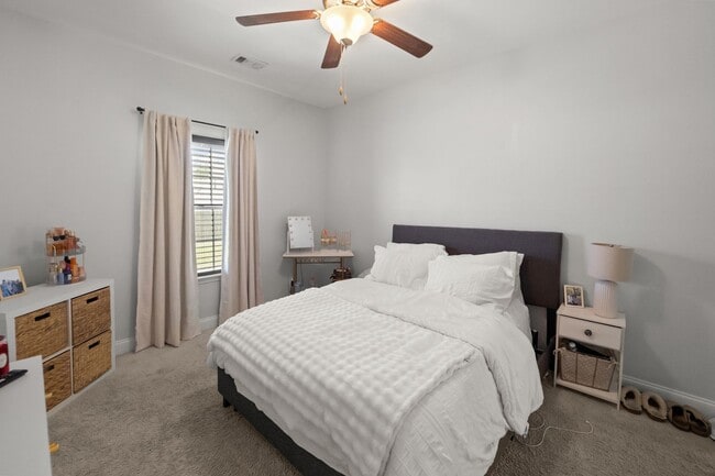 Building Photo - Spacious 5-Bedroom Home in The Palms at New Hampstead with Office & Screened Porch