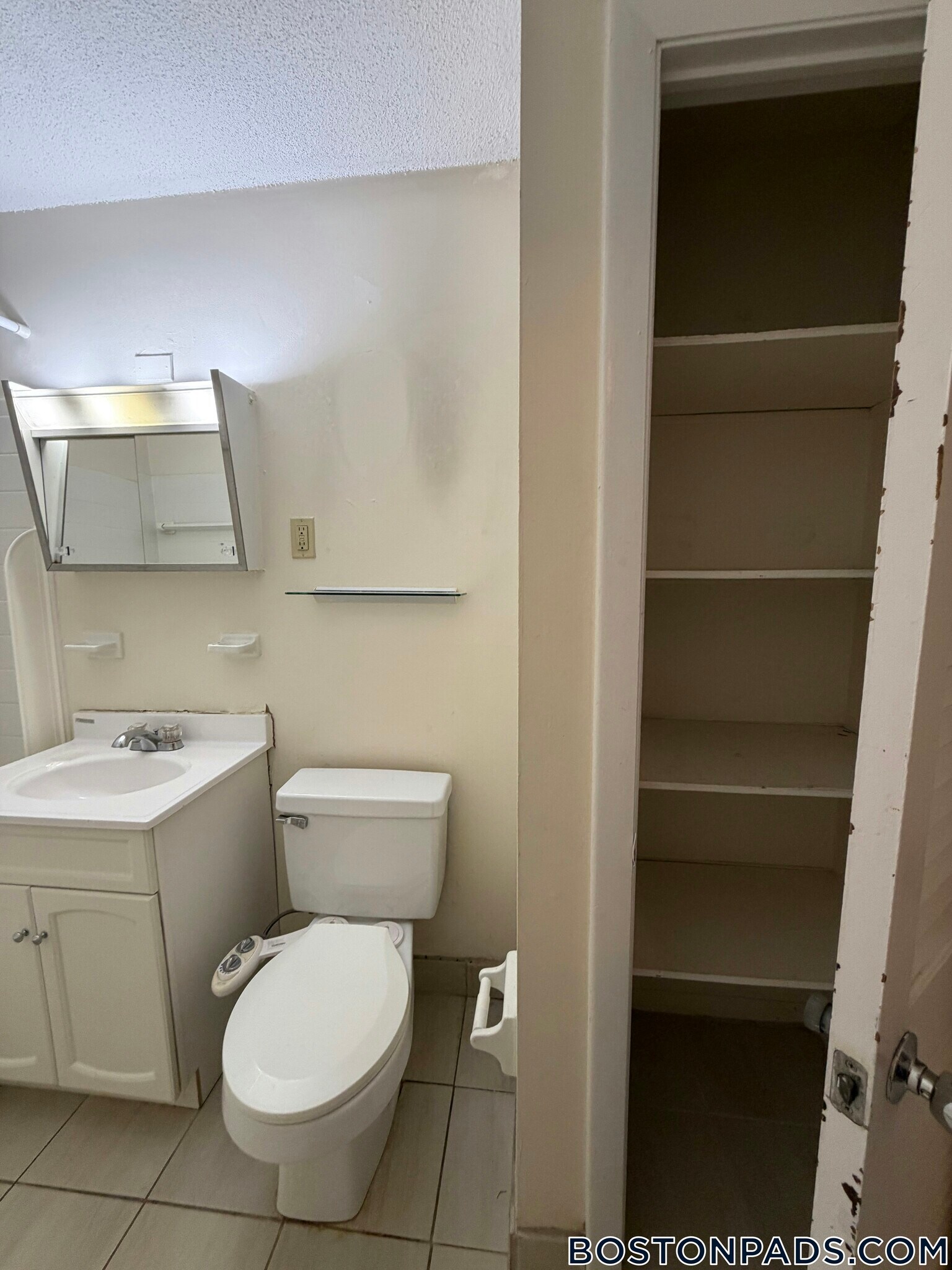 Building Photo - 122 Dustin St