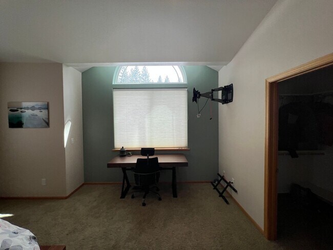 Building Photo - Beautiful Angora Ridge Views - Lovely Spacious Home
