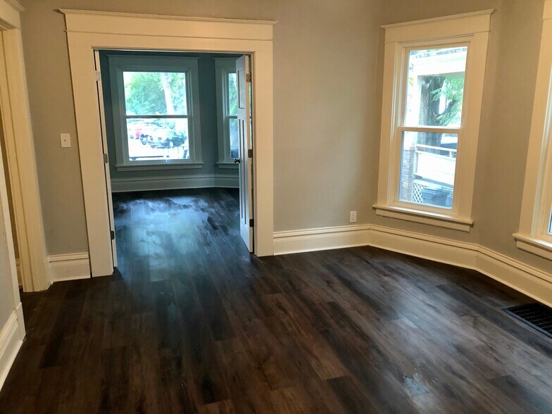 Building Photo - 514 E Johnson St