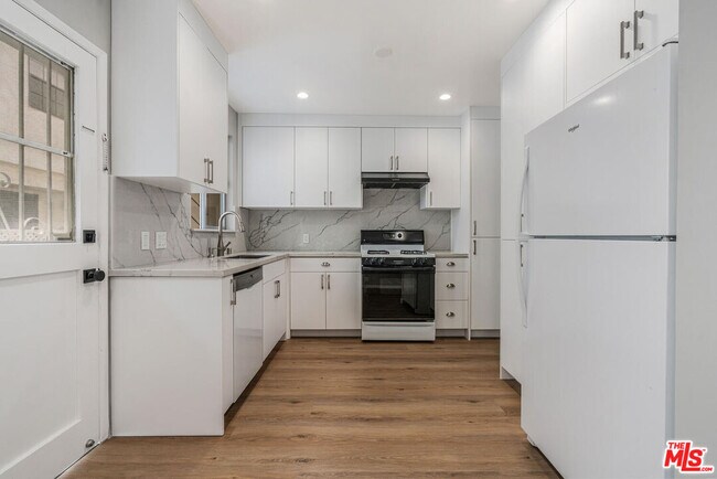 Building Photo - 4023 Lincoln Ave