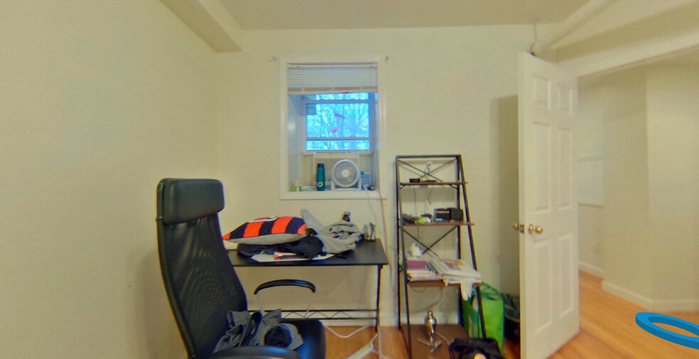 Building Photo - 22 Euston St