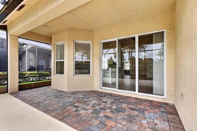 Building Photo - 6532 SE Broadmoor Ln
