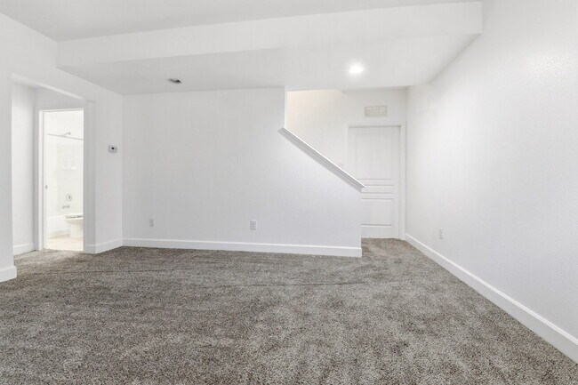 Building Photo - $2,940.95 - 4 Bed, 3 Bath Home in Denver with Central A/C and Fenced in Yard!