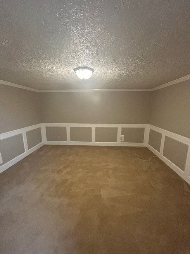 Building Photo - Modern 1 Bedroom Townhome in Prime Moon Township Location!