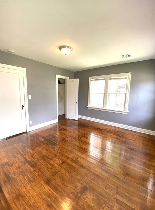 Building Photo - Spacious 2 Bed 1 Bath NW OKC