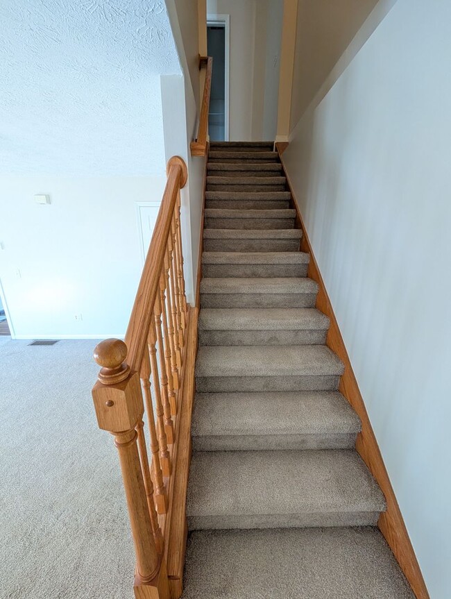 Building Photo - Great Location Swannanoa Townhome