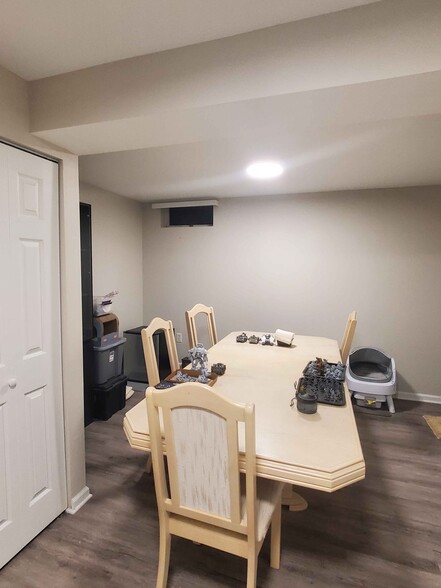 Building Photo - 5993 Rowanberry Dr
