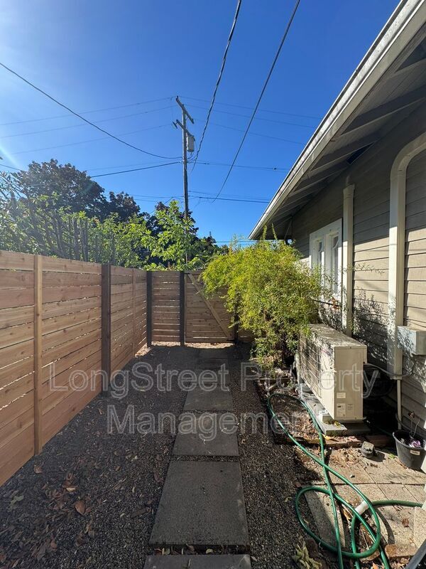 Building Photo - 129 NW 11th St