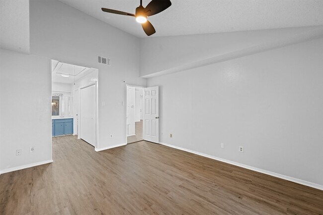 Building Photo - 522 Hunters Glen St