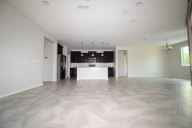 Building Photo - Beautiful single level 4 bedroom 2.5 bath Gilbert home.