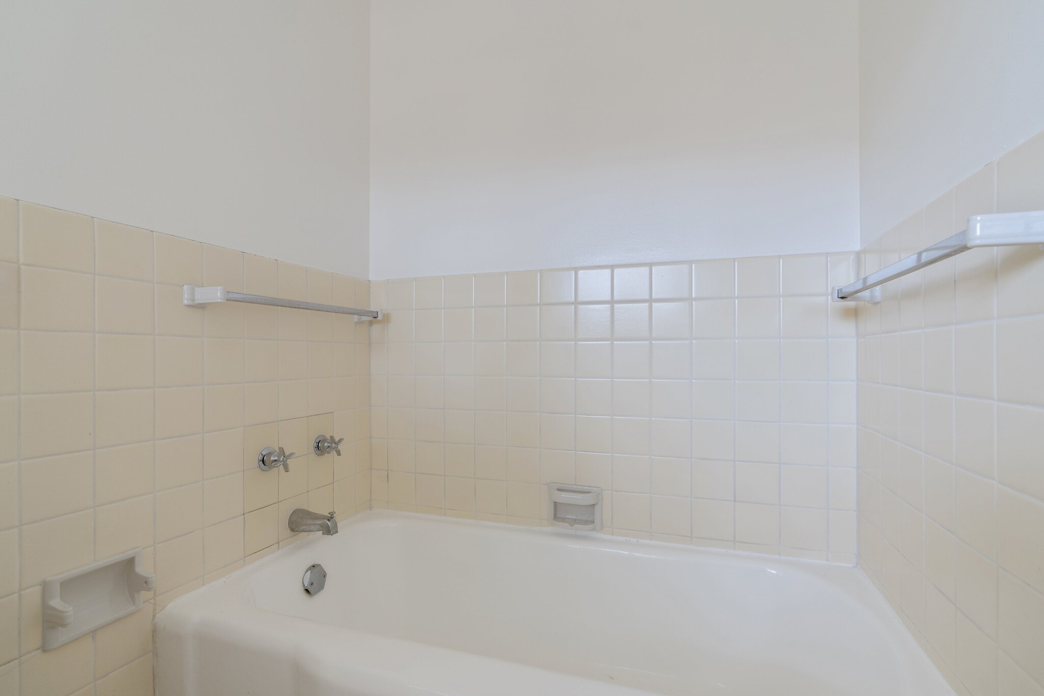 Building Photo - 5146 Village Grn