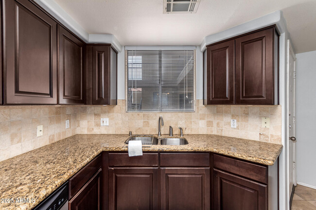 Building Photo - 4925 E Desert Cove Ave