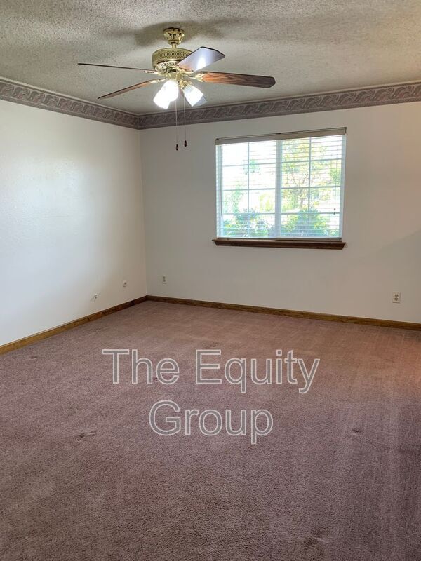 Building Photo - 2921 W Country Ave