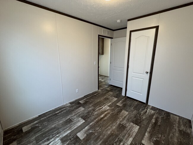 Building Photo - 38140 Ducharme Dr