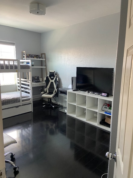 Building Photo - 12375 Azaleas Dr