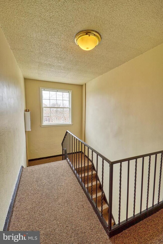 Building Photo - 2115 Suitland Terrace SE