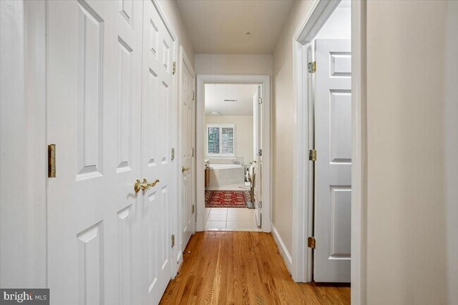 Building Photo - 1309 McLean Crest Ct