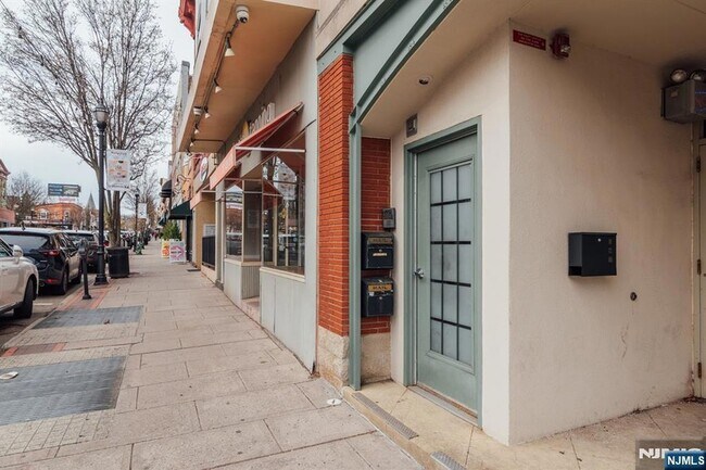 Building Photo - 30 Park Ave