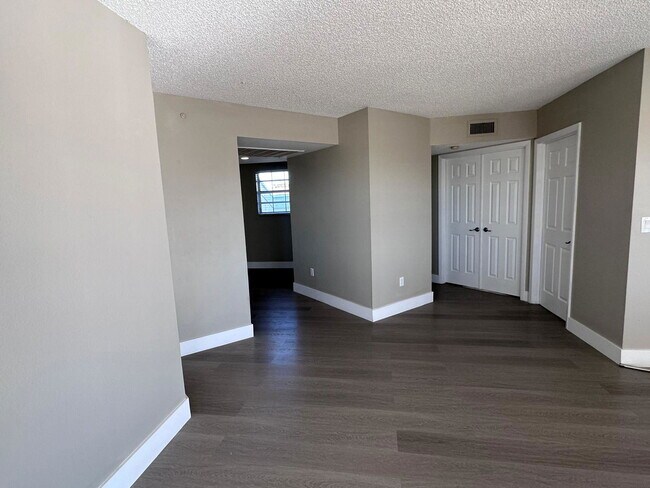 Building Photo - 2246 SE 27th Dr