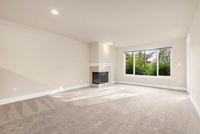 Building Photo - 300 N 130th St