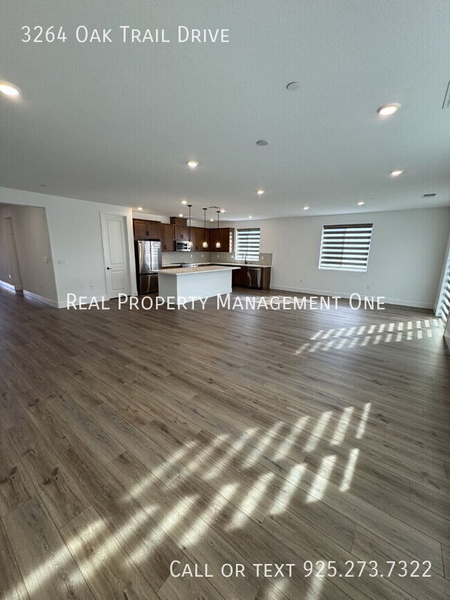 Building Photo - 3264 Oak Trl Dr