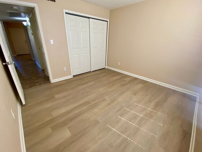 Building Photo - Phoenix 2 Bed 2 Bath Condo Near Airport an...