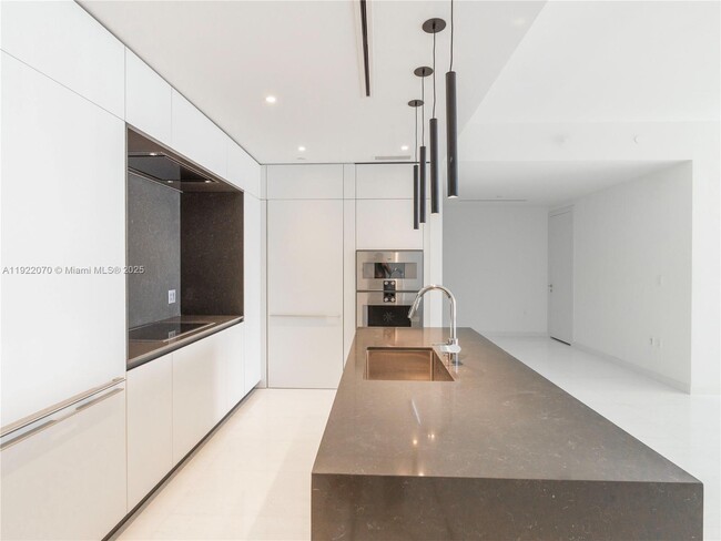 Building Photo - 300 Biscayne Blvd Way