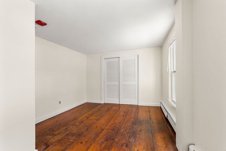 Building Photo - 97 Groton St