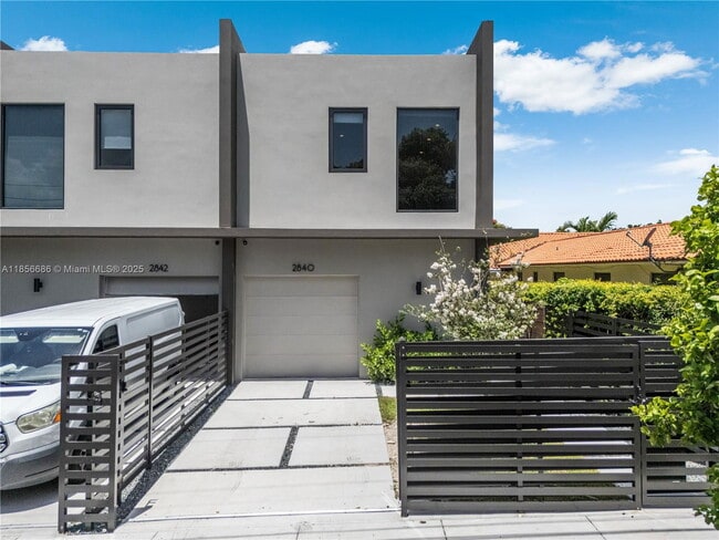 Building Photo - 2842 SW 32nd Ct