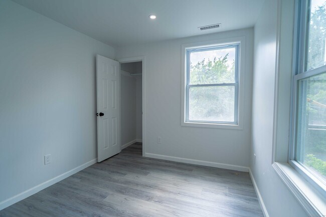 Building Photo - 187 Hillside Ave