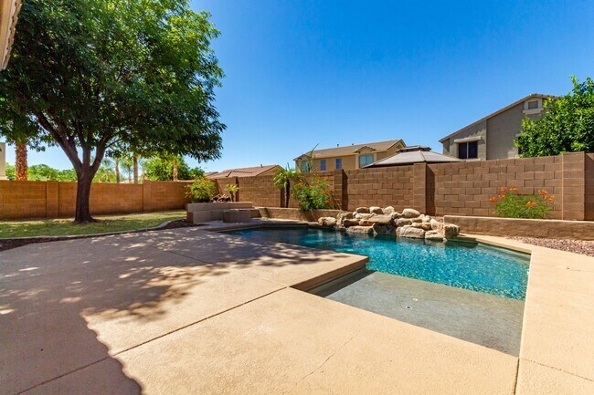 Building Photo - Chandler 4 Bedroom - 2.5 Bathroom with Pri...