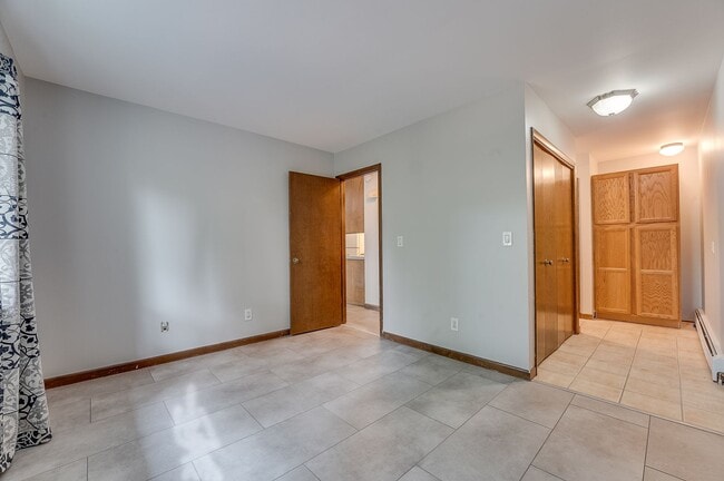 Building Photo - Locust312 (CW-KS)