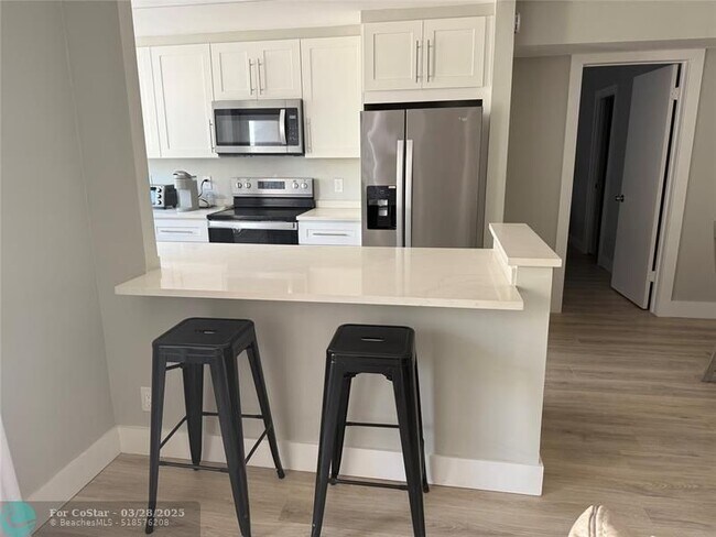 Building Photo - 1236 Hillsboro Mile