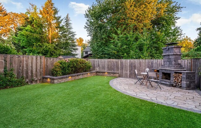 Building Photo - 8826 SW Spruce St