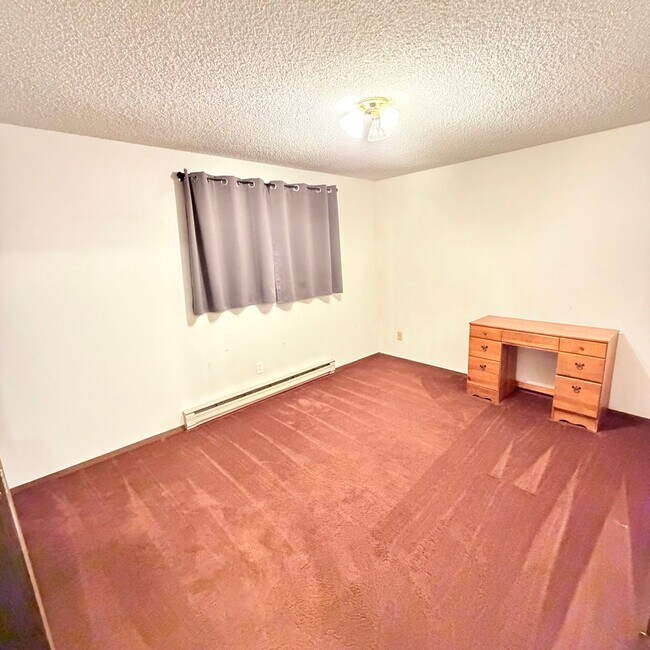 Building Photo - 2121 E Upriver Dr