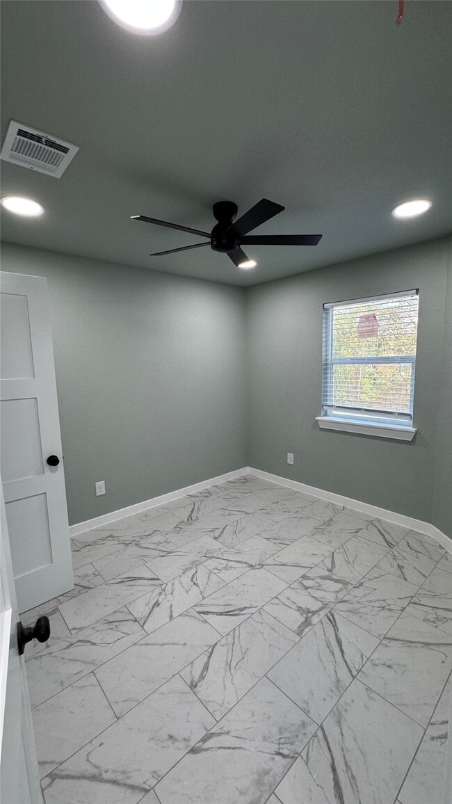 Building Photo - 129 S 10th St