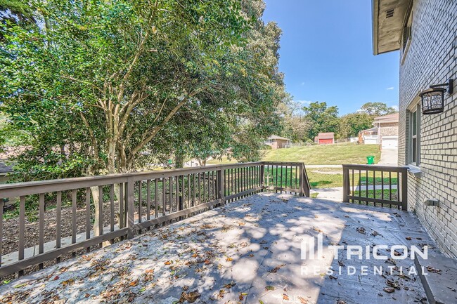 Building Photo - 2241 Wallingford Dr
