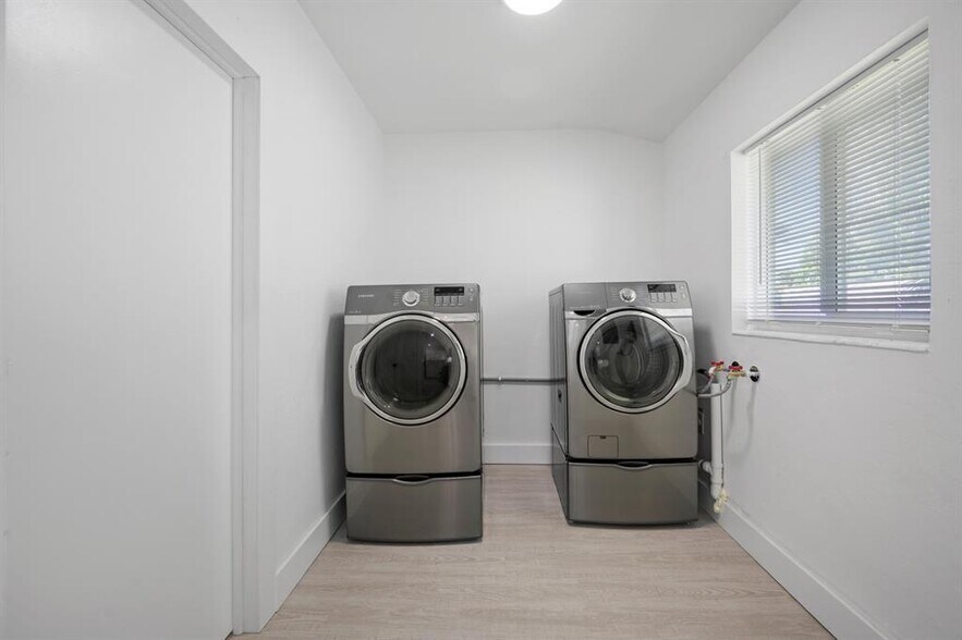 Building Photo - 2601 Taylor St